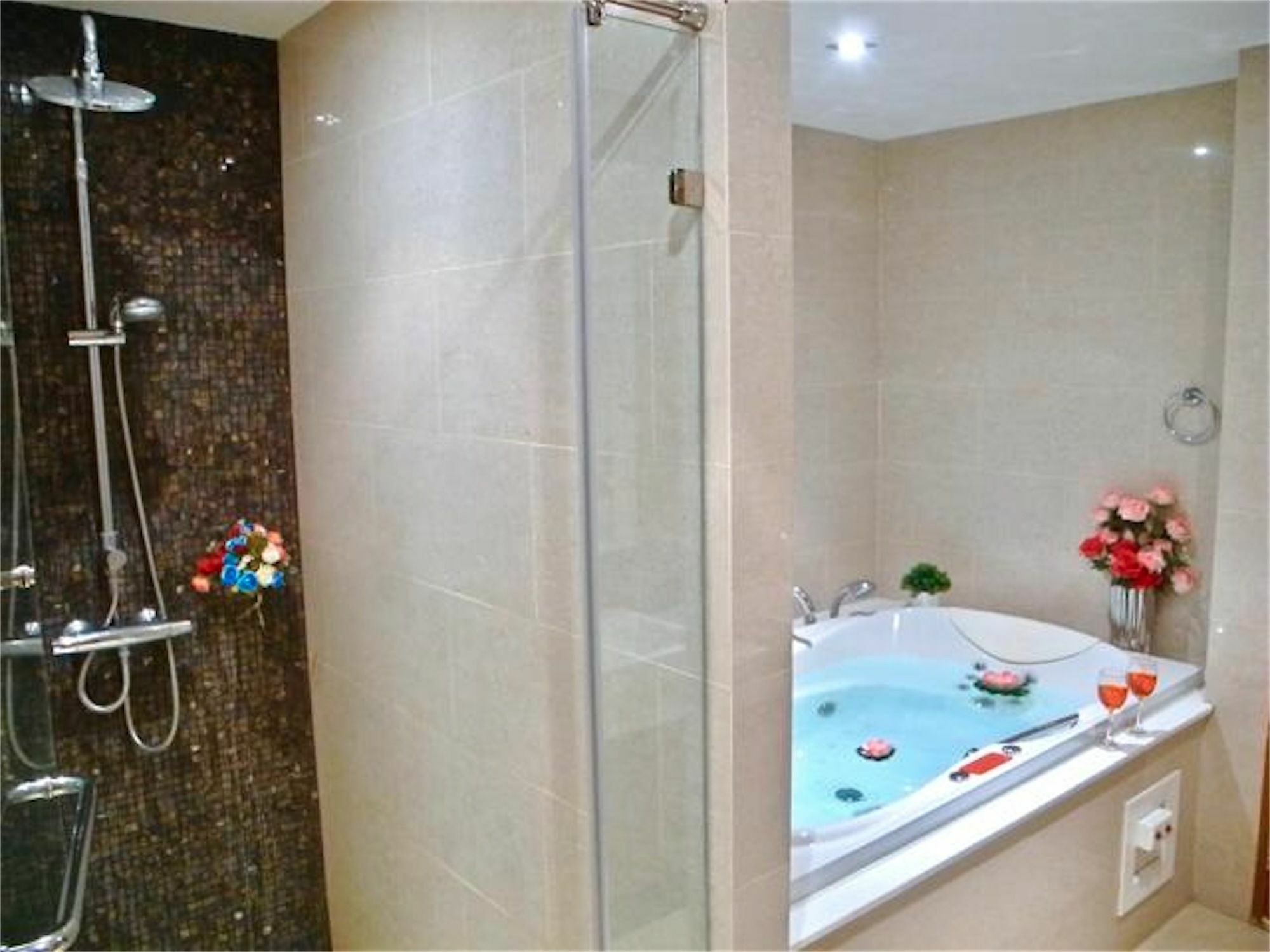 The Privilege Residence : 1 Bedroom Apartment In Patong Екстер'єр фото